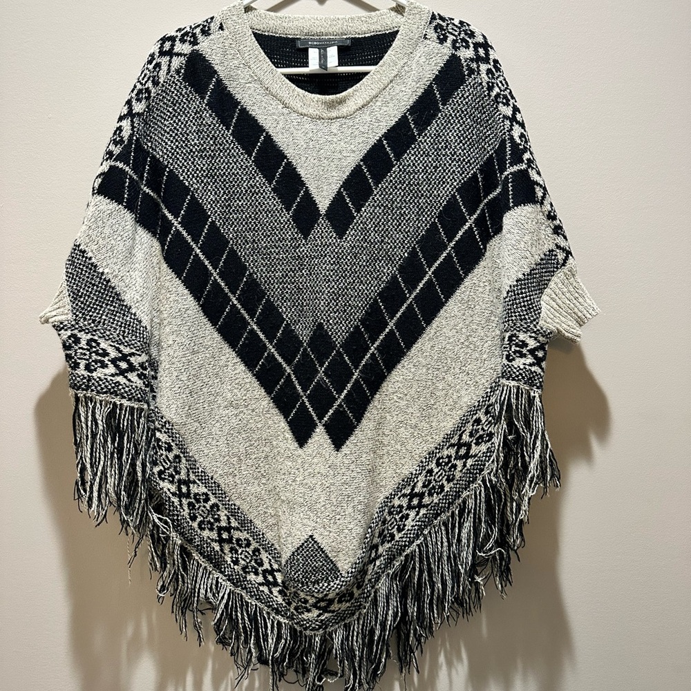 BCBGMAXAZRIA Yaira Navajo Print Poncho Cape Sweater Fringe Medium